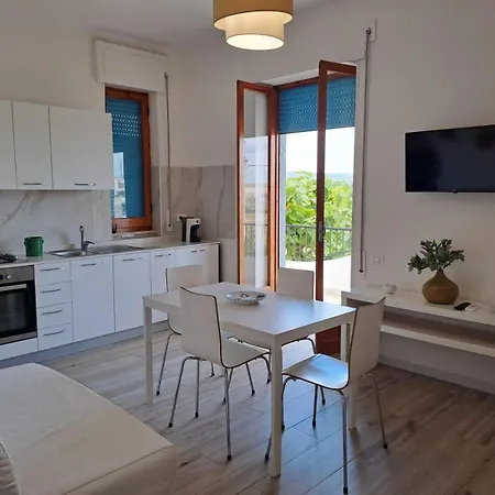 Casa Francesca A 200m Dal Mare شقة *